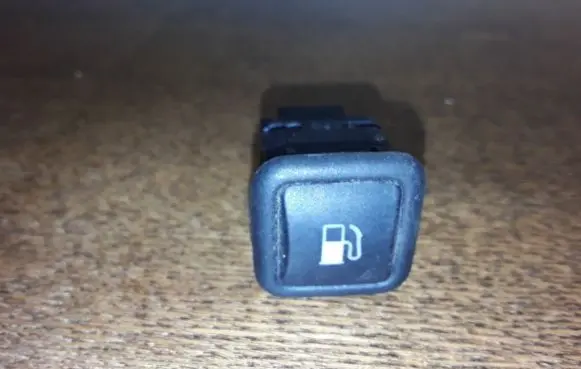Volkswagen Golf IV Fuel tank opening switch 3B0959833A