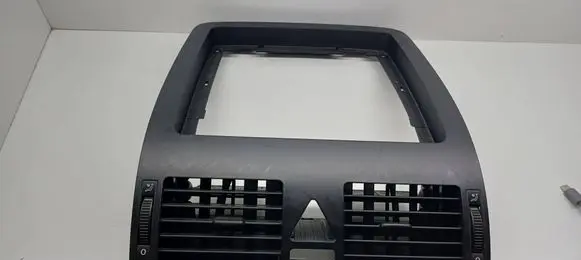 Volkswagen Touran I Dash center air vent grill 1T1819728A