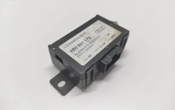 Audi A4 S4 B5 8D Alarm control unit/module 4B0951173