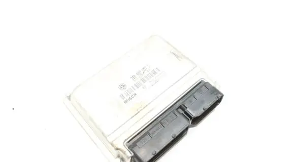 Volkswagen PASSAT B8 Engine control unit/module 3B0907557S 0261208536