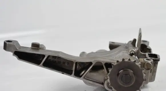 Mercedes-Benz C W203 Oil pump 64220 60603S190