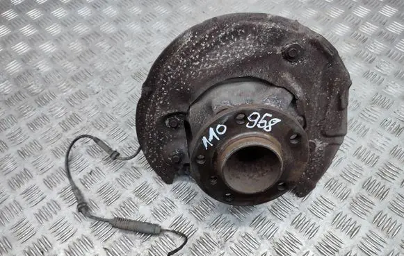 BMW 3 E90 E91 Front wheel hub 6764444 676444403