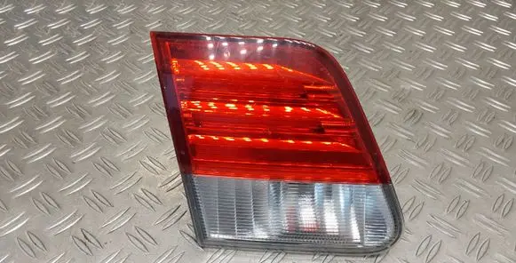 Toyota Avensis T270 Tailgate rear/tail lights