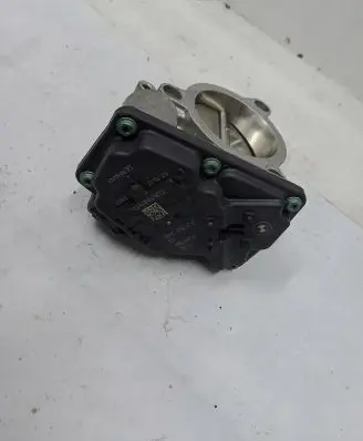 BMW M5 F90 Throttle body valve 7619008