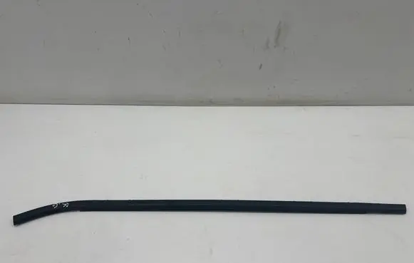 Renault Captur II Rear door glass trim molding 828213136R