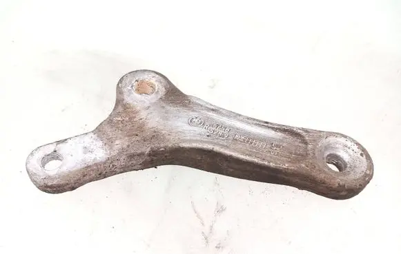 BMW 5 E60 E61 Sway bar bush bracket, front 6758528