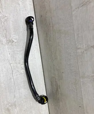 Ford Fiesta Breather hose/pipe D1BG6758BA