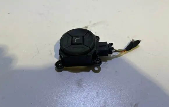 Volkswagen Tiguan Seat heating switch 4K0959777A 34424A00147
