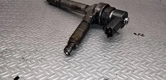 Opel Astra H Fuel injector 0445110175