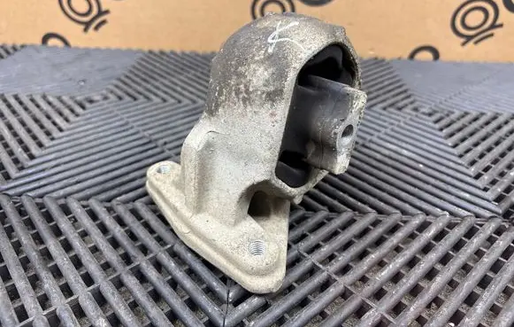 Ram 1500 DT Engine mount bracket