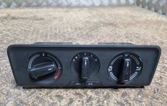 Skoda Fabia Mk3 (NJ) Climate control unit 6V0820045C