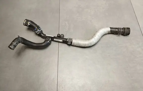 Volkswagen PASSAT CC Engine coolant pipe/hose 06J121085B