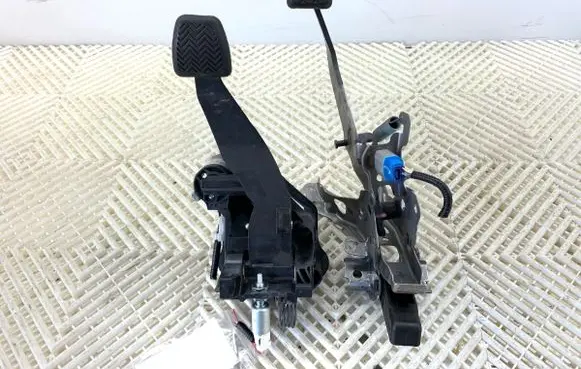 Toyota Yaris Pedal assembly 