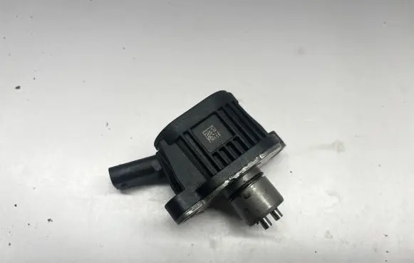 Audi Q3 F3 Camshaft speed sensor 04E906048A