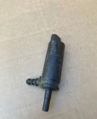 BMW M6 Headlight washer pump 6973097 67126973097