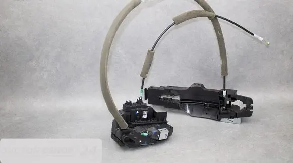 Nissan Note (E12) Rear door lock MJ02C