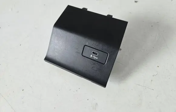 BMW X6M G06 F96 USB socket connector 8711939 986843811 191630