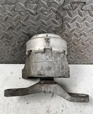 Ford Mondeo MK IV Engine mounting bracket HL8021M05 AlSi8Cu3Fe