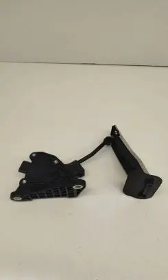 Accelerator throttle pedal