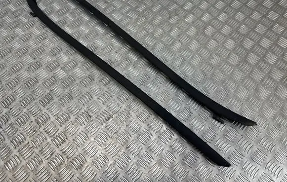 BMW 2 F45 Windshield trim 7301035