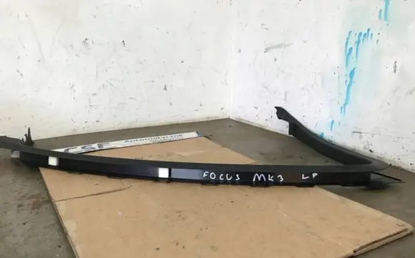 Ford Focus Front door trim (molding)