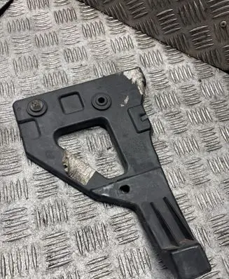 Audi A6 S6 C6 4F Front bumper mounting bracket 4F0807228 13672