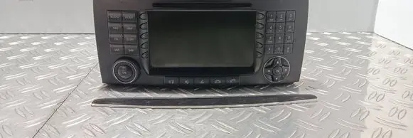 Mercedes-Benz R W251 Radio/CD/DVD/GPS head unit A2518202279 6C002538 A2038270062