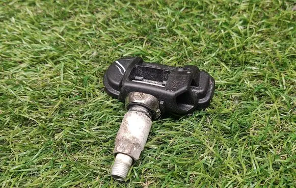 Mercedes-Benz GL X166 Tire pressure sensor A0009050030