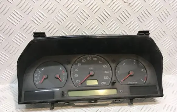 Volvo S70 V70 V70 XC Speedometer (instrument cluster) 9168138 9168386