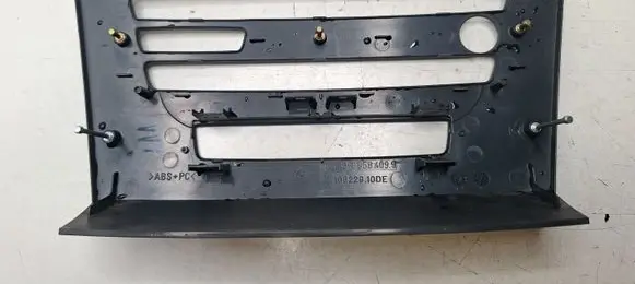 BMW 3 E90 E91 Radio/GPS head unit trim 6958409
