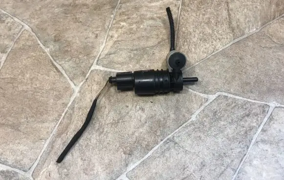 Mercedes-Benz C W204 Windscreen/windshield washer pump 2048660221