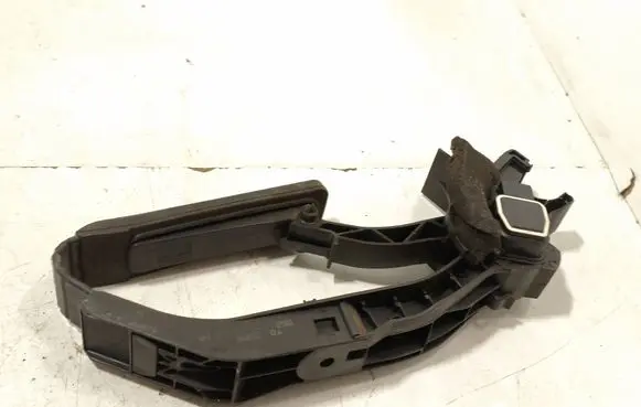 Mercedes-Benz E W211 Accelerator throttle pedal A2113000404