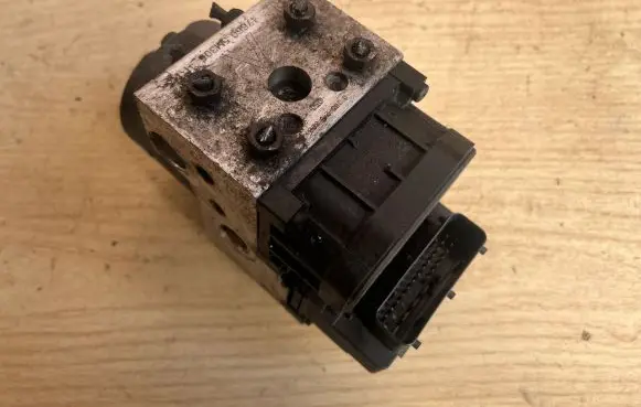 Nissan Almera N16 ABS Pump 476605M306 0265216899 0273004635