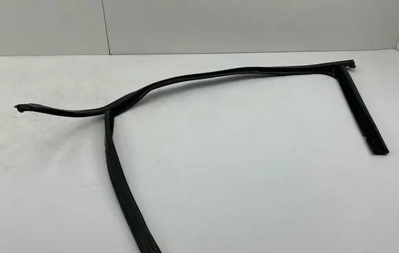 Volvo XC60 Rubber seal front door window/glass 31479777