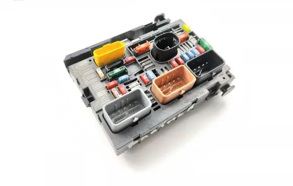 Peugeot 308 Fuse module 9675878480