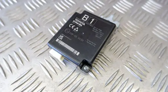 Toyota RAV 4 (XA50) Door central lock control unit/module 897B042111