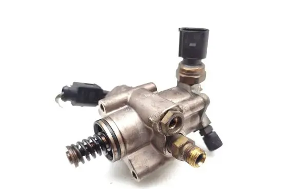 Audi A4 S4 B7 8E 8H Fuel injection high pressure pump 06F127025F