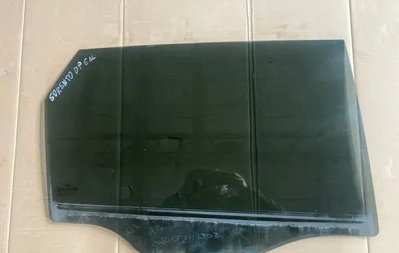 KIA Sorento Rear door window glass 43R000399 DOT748AS3M35