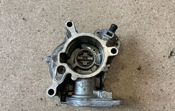 Audi Q5 SQ5 Vacuum pump 06J145100C