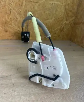 Mazda CX-3 Rear door lock D10E A0201