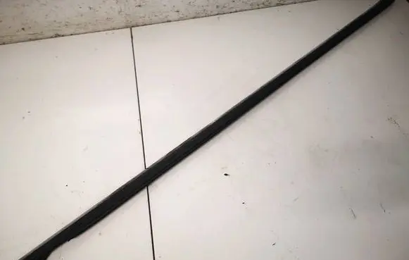 Mercedes-Benz A W176 Front door glass trim molding A1767250382
