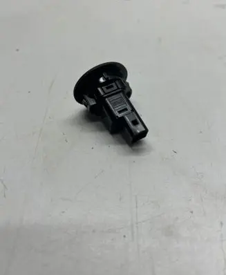 Chevrolet Camaro Tailgate opening switch 299113633