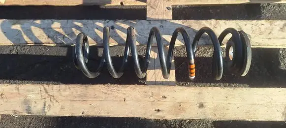 Volkswagen Touran I Rear coil spring 