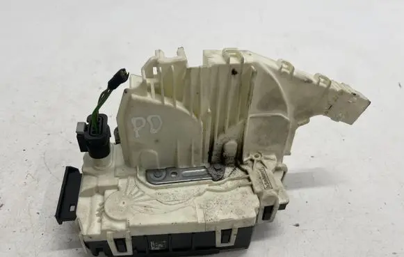 Mercedes-Benz CLS C218 X218 Front door lock A2047201835