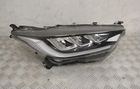 Toyota Yaris XP210 Headlight/headlamp