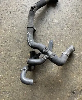 Volkswagen PASSAT B7 Engine coolant pipe/hose