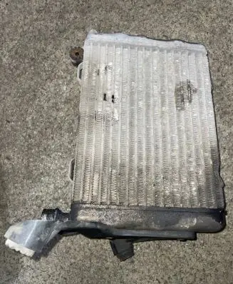 Engine oil radiator