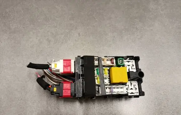Peugeot 508 Fuse box set 010147781