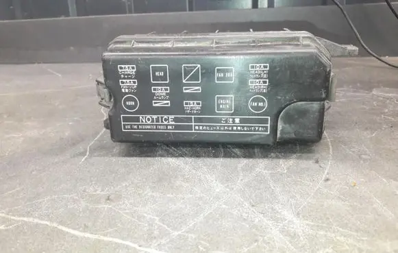 Toyota Corolla E110 Fuse box cover 