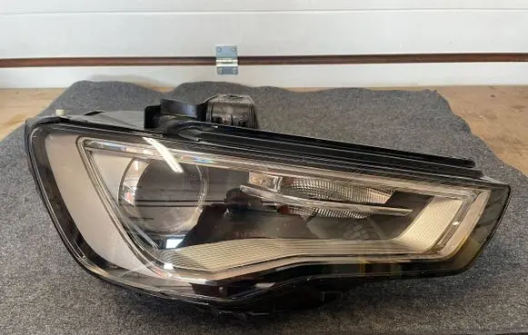 Audi A3 S3 8V Headlight/headlamp 8V0941006c